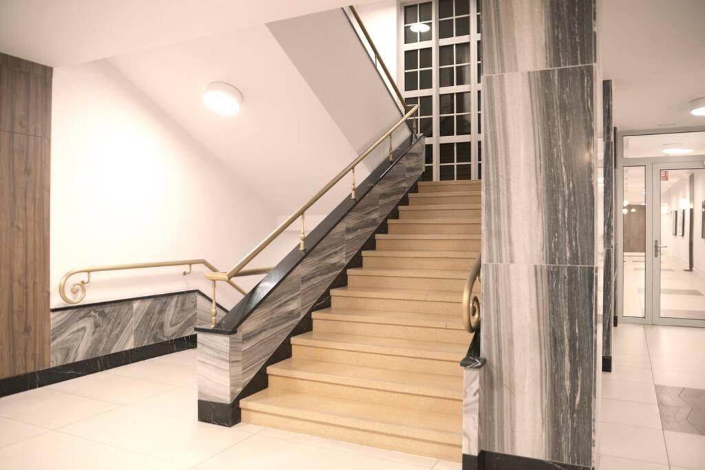 Elegant Apartment In The City Center Wrocław Extérieur photo